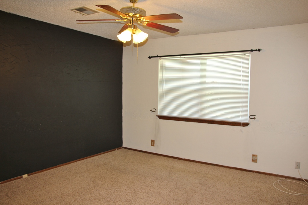 104 W 9th St, Blair, OK 73526