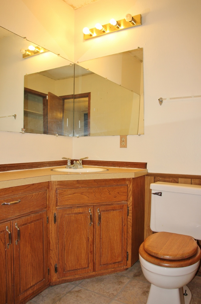 104 W 9th St, Blair, OK 73526