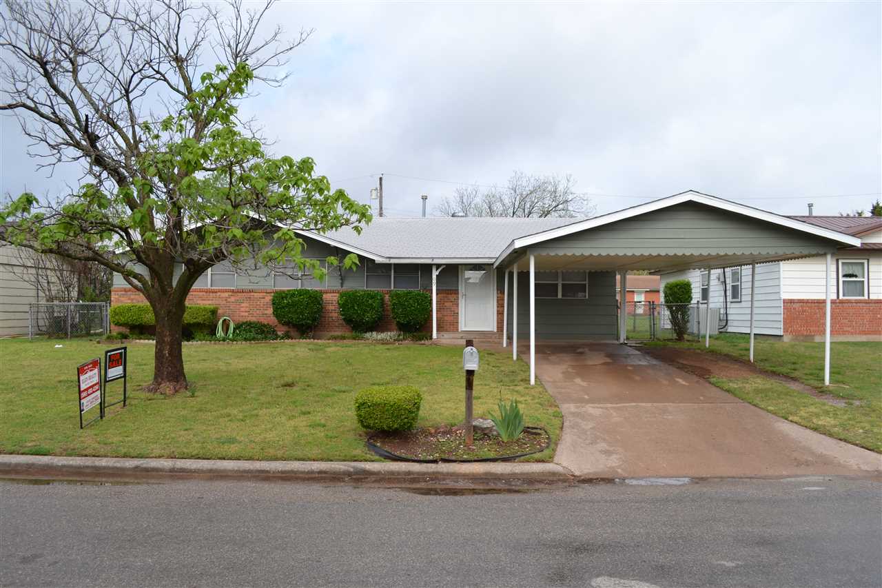 109 Oak St, Elgin, OK 73538