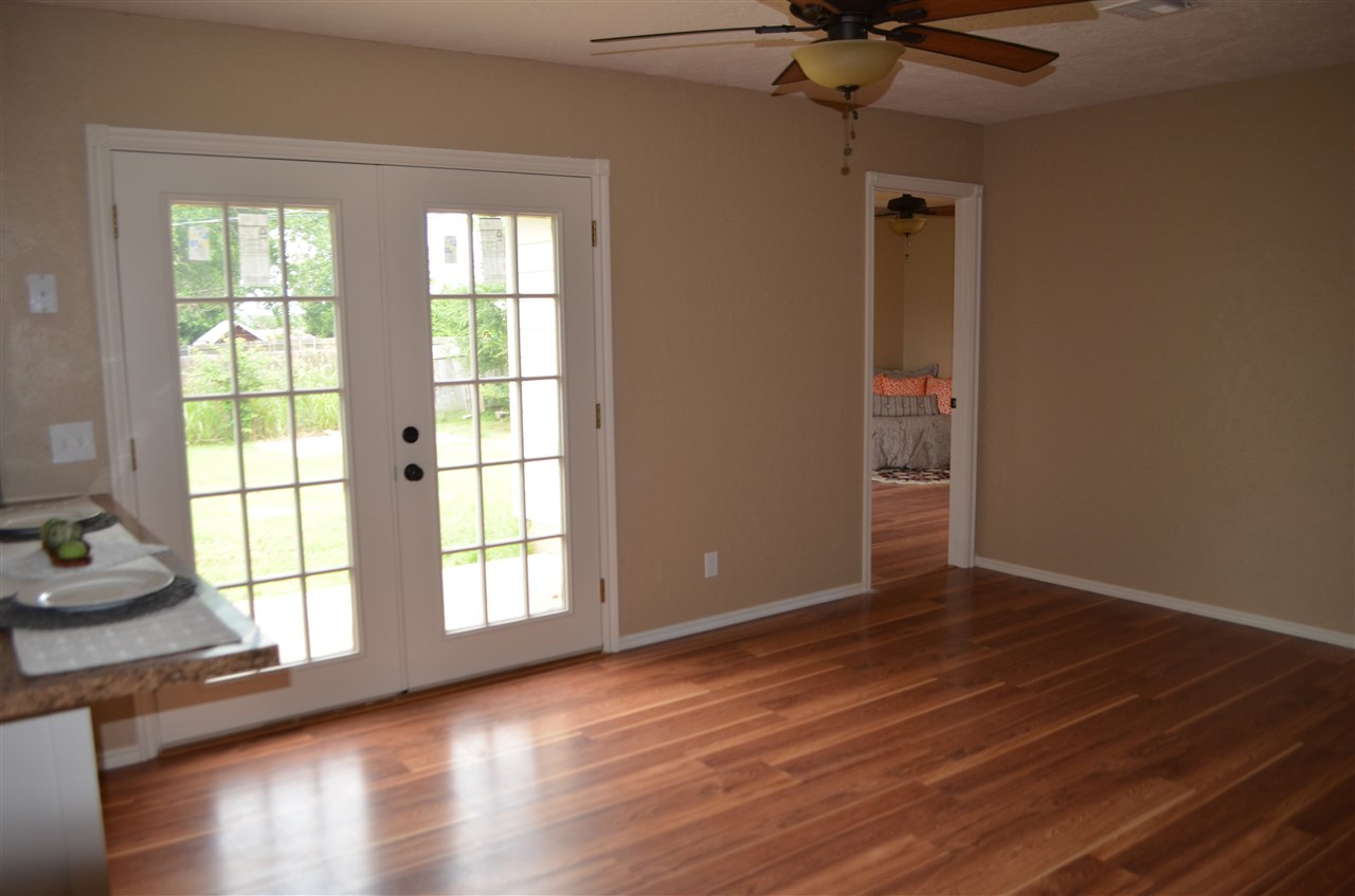 206 Oak St, Elgin, OK 73538