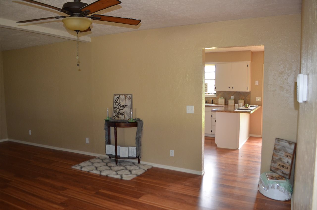 206 Oak St, Elgin, OK 73538