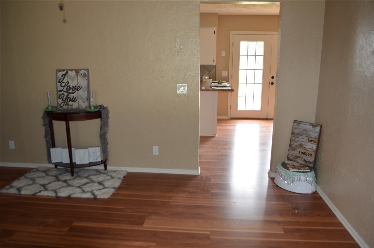 206 Oak St, Elgin, OK 73538