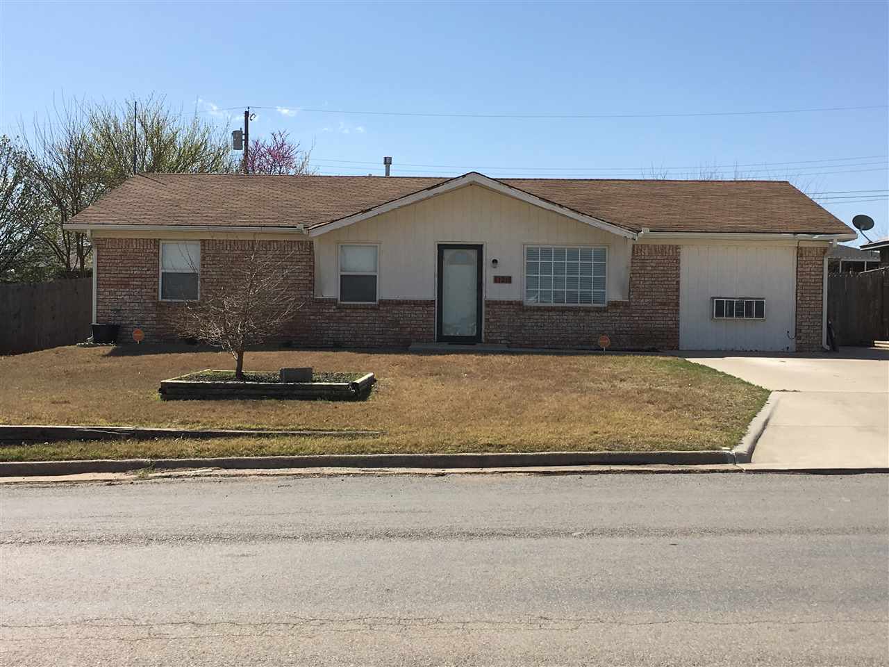 1210 4th Pl, Elgin, OK 73538