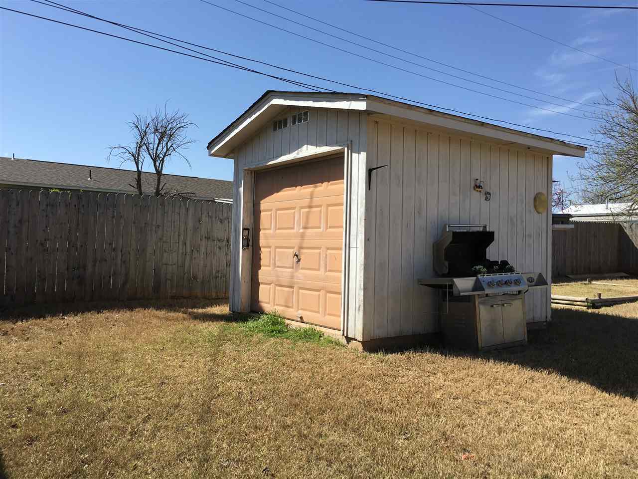 1210 4th Pl, Elgin, OK 73538