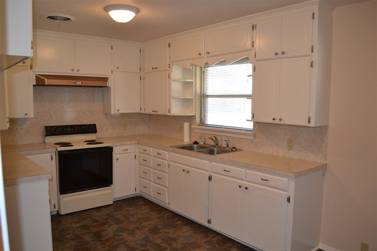 401 H St, Elgin, OK 73538