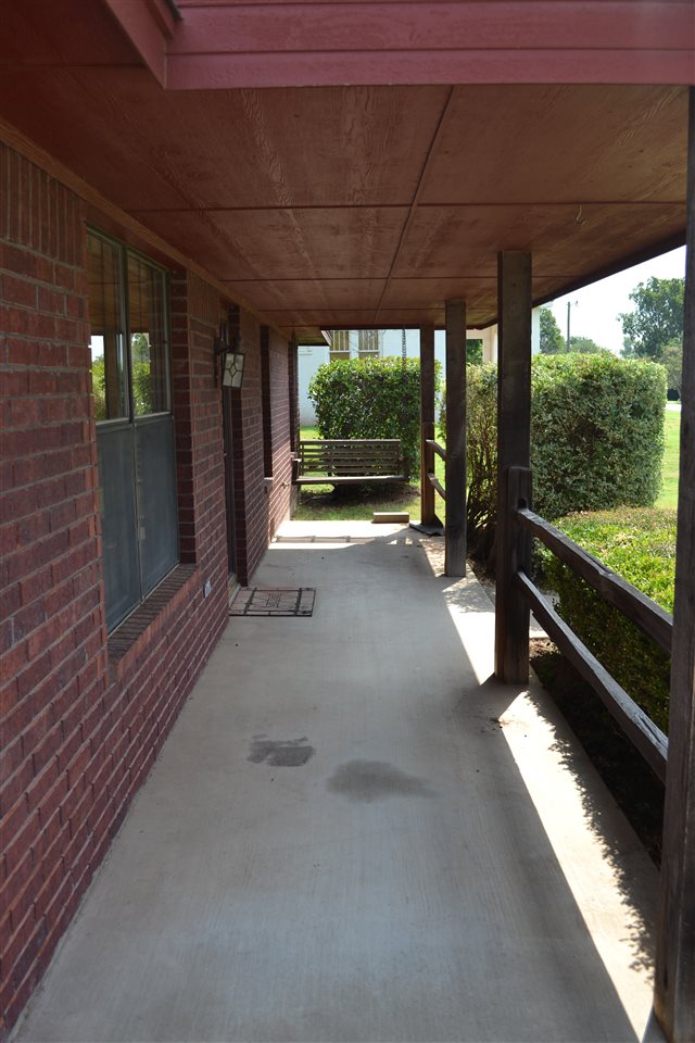 203 1/2 E Cole Ave, Fletcher, OK 73541