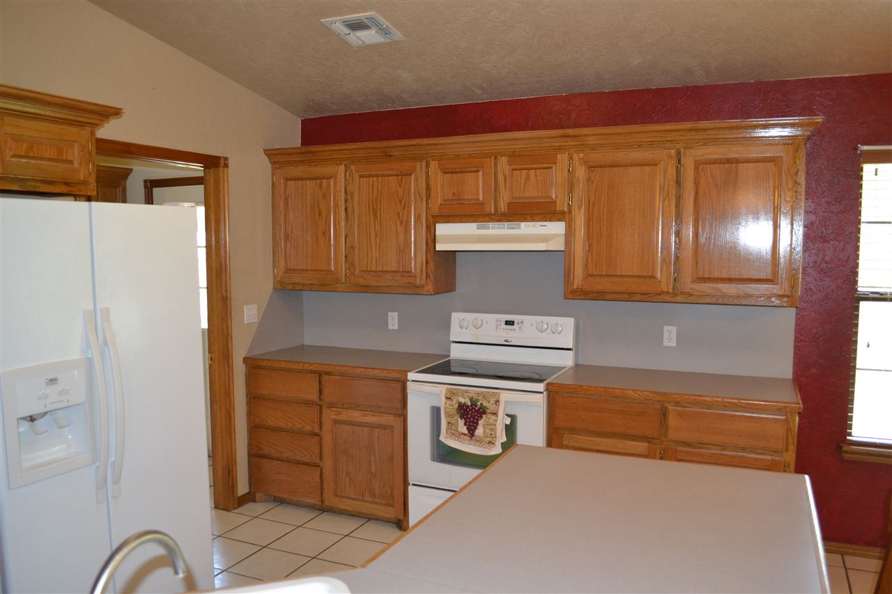 203 1/2 E Cole Ave, Fletcher, OK 73541