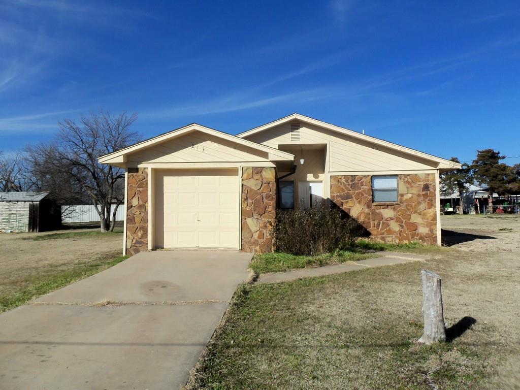 213 Michigan Ave, Geronimo, OK 73543