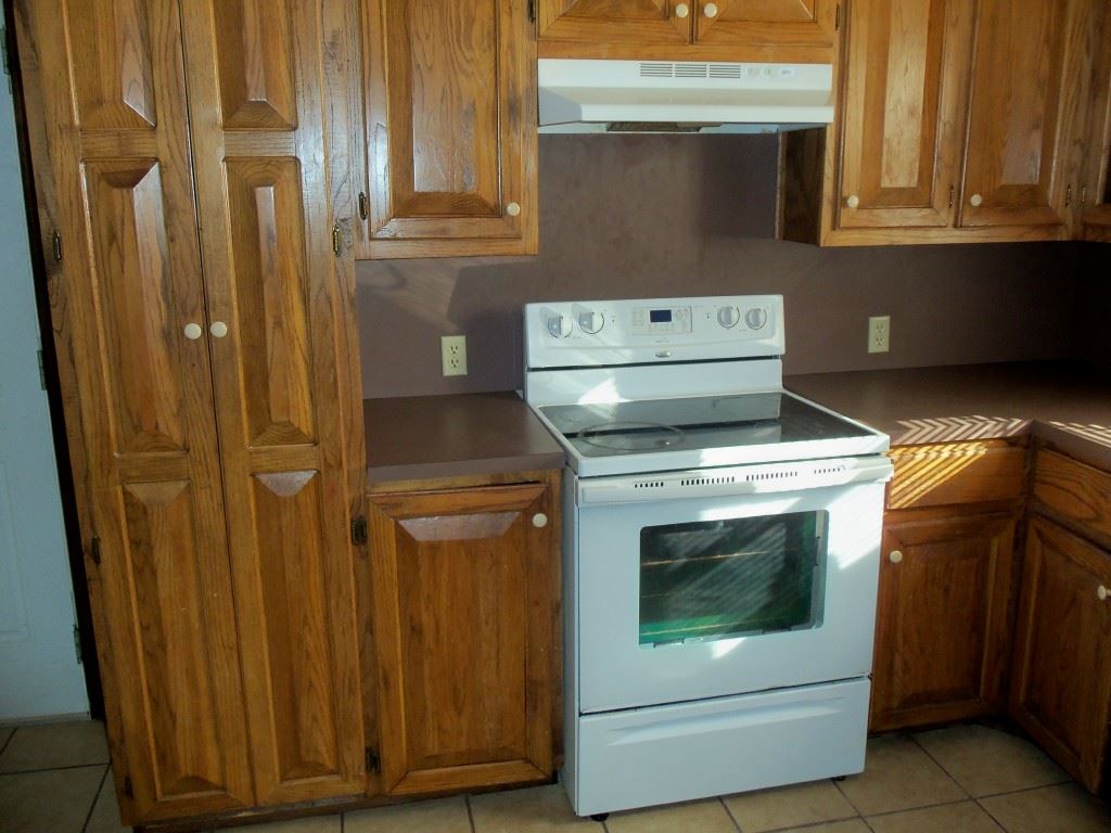 213 Michigan Ave, Geronimo, OK 73543