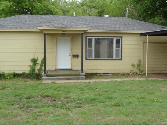 204 E 3rd St., Cordell, OK 73632