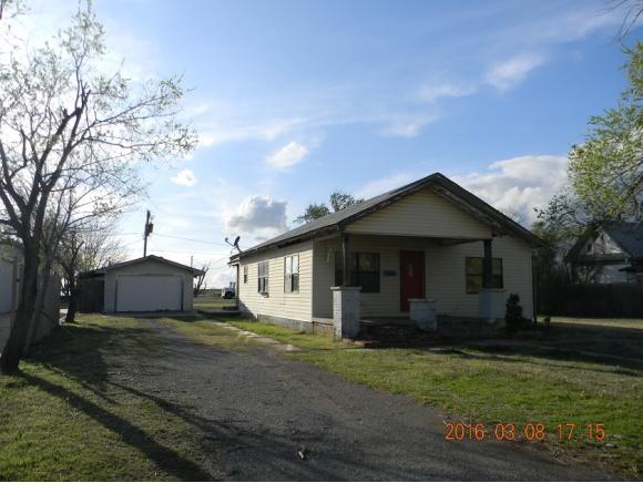 118 N Symcox, Cordell, OK 73632