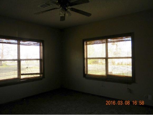 118 N Symcox, Cordell, OK 73632