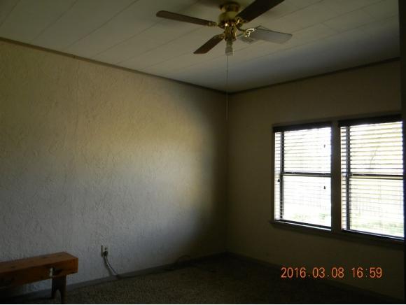 118 N Symcox, Cordell, OK 73632