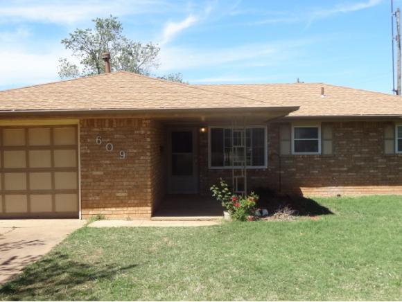 609 W 10th St., Cordell, OK 73632