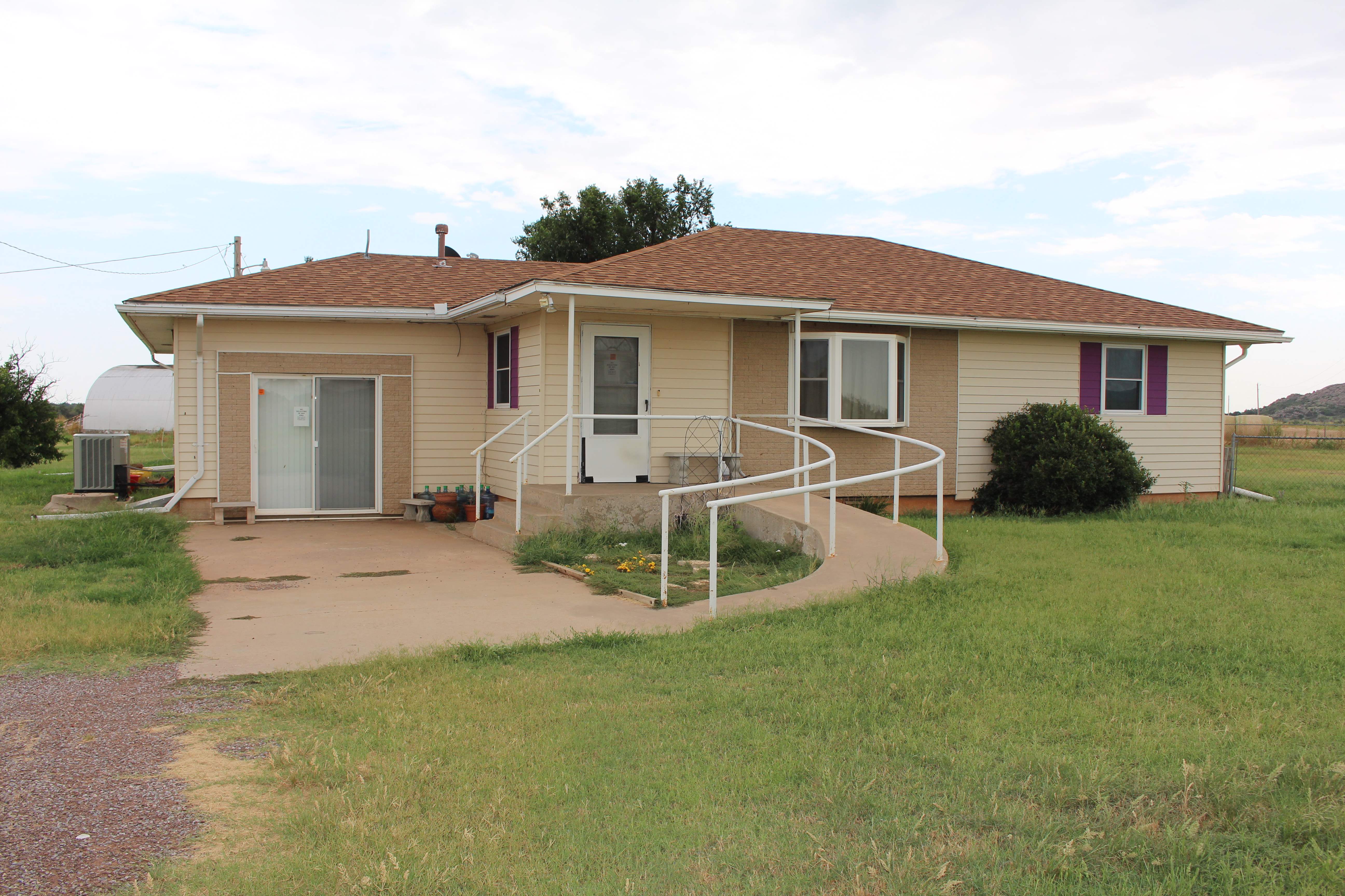 21102 E County Road 1460, Lone Wolf, OK 73655