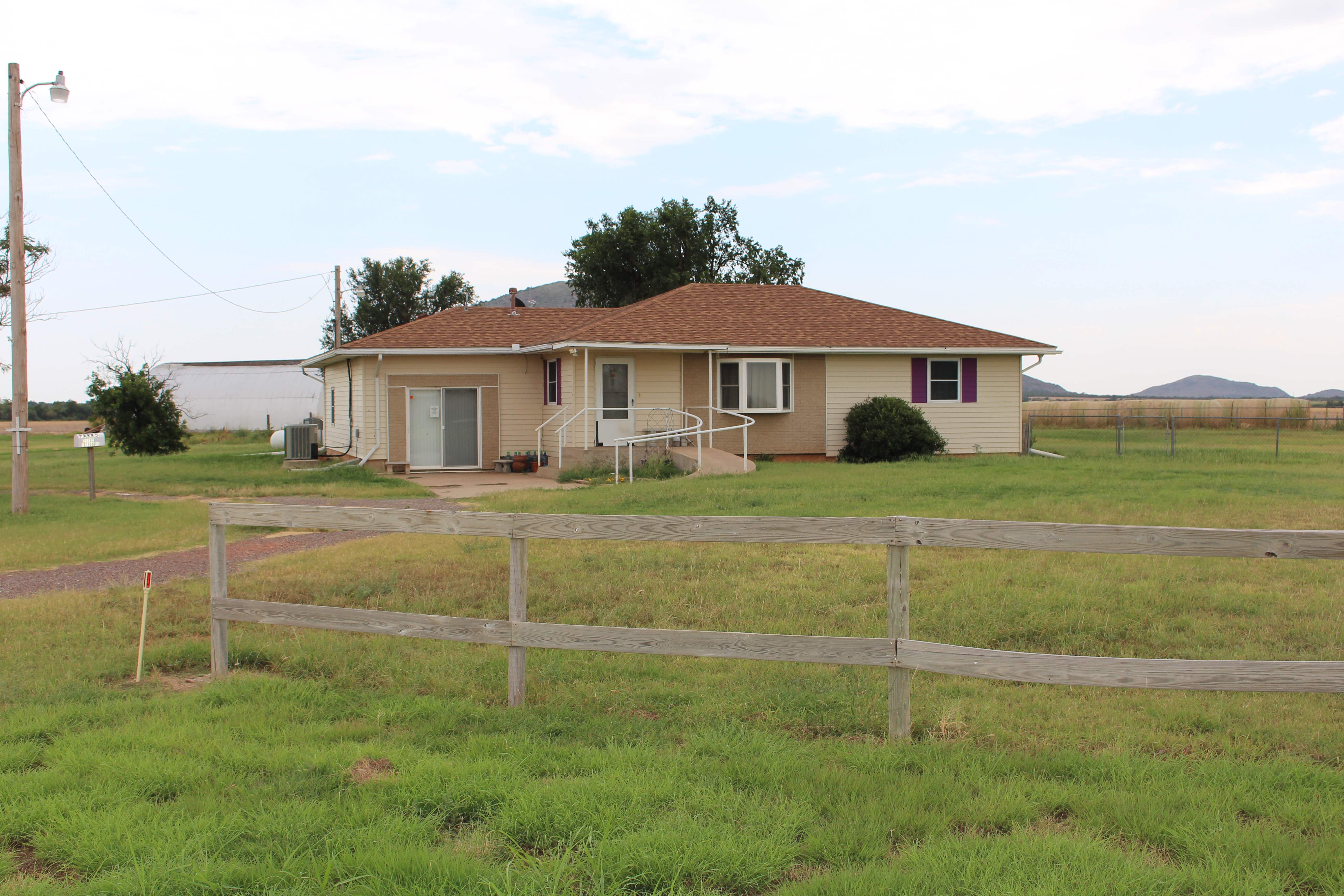 21102 E County Road 1460, Lone Wolf, OK 73655