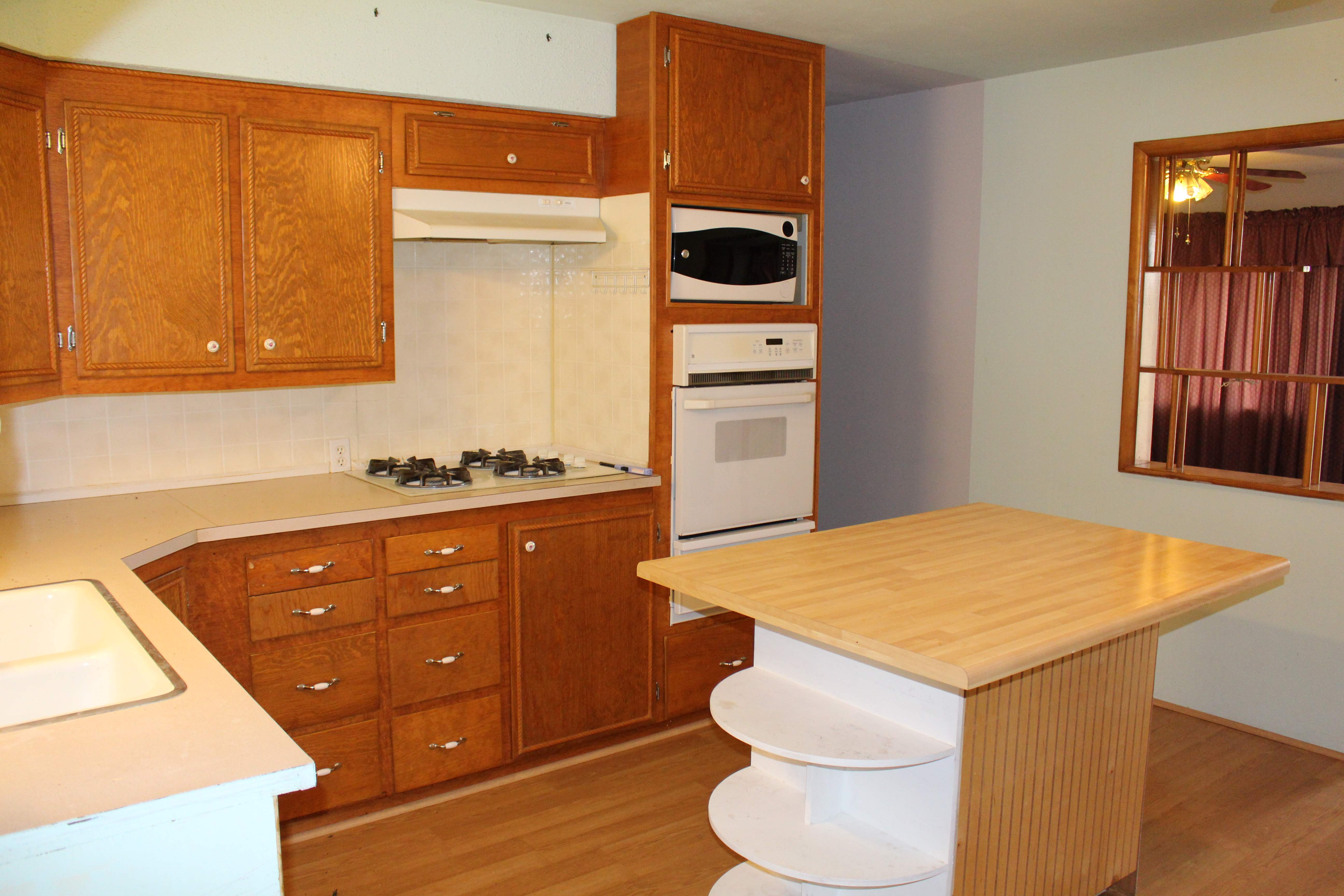 21102 E County Road 1460, Lone Wolf, OK 73655