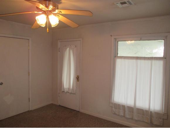 813 N 4th, Sayre, OK 73662