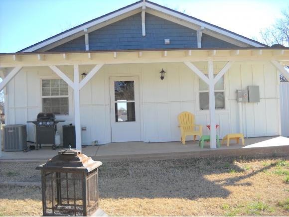 307 W Locust, Sayre, OK 73662