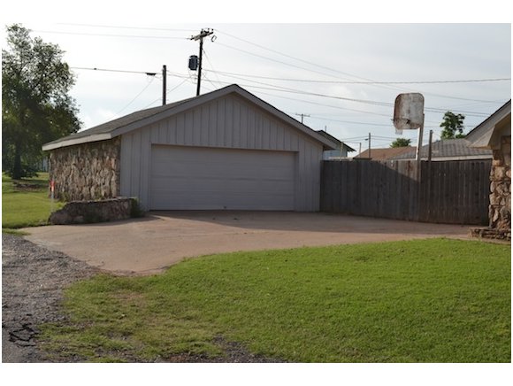 500 E Whitmer, Sentinel, OK 73664
