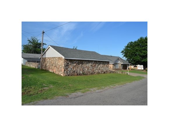 500 E Whitmer, Sentinel, OK 73664