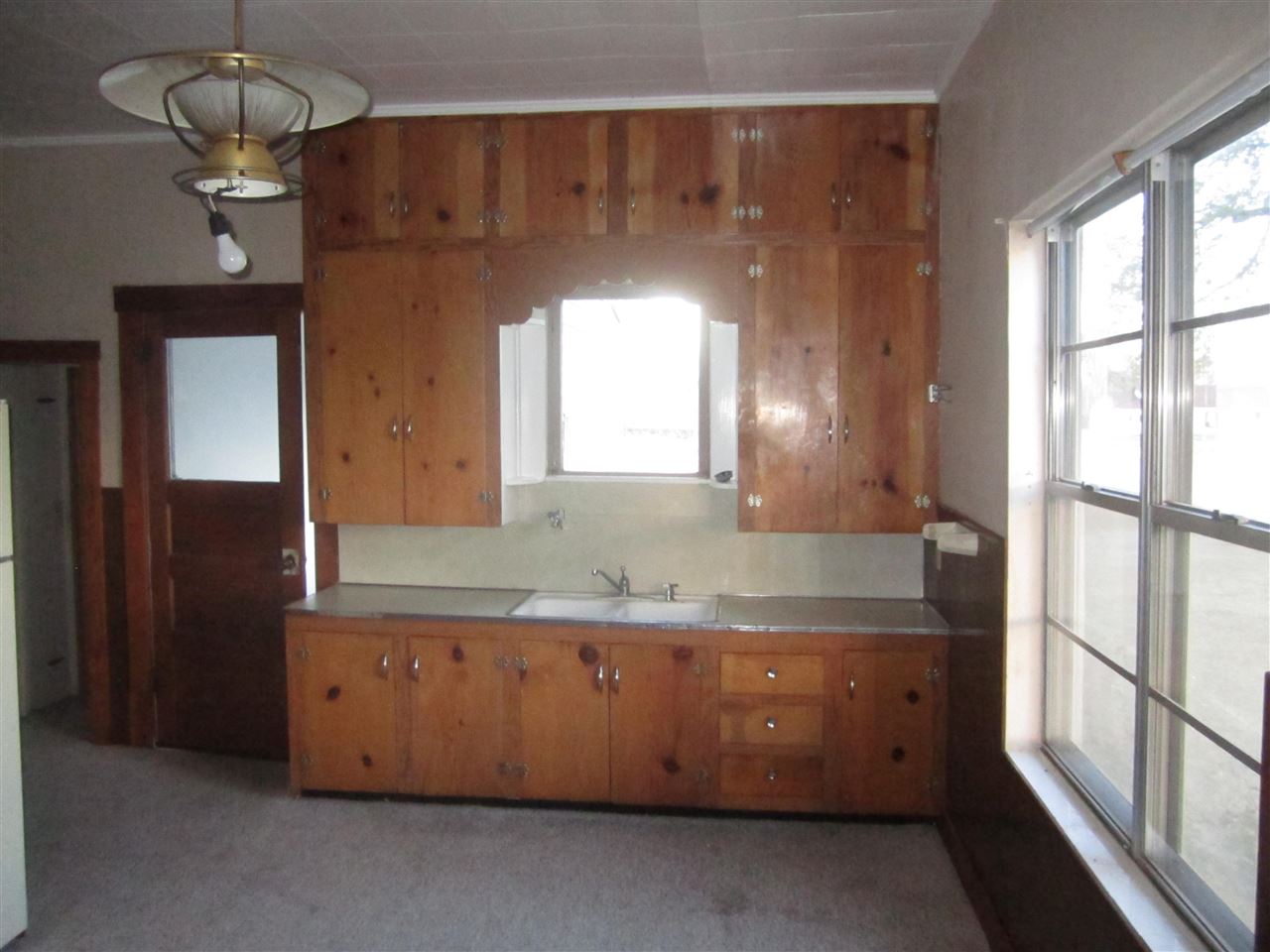 305 Main, Camargo, OK 73835