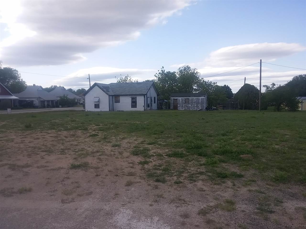 303 Main St, Gage, OK 73843
