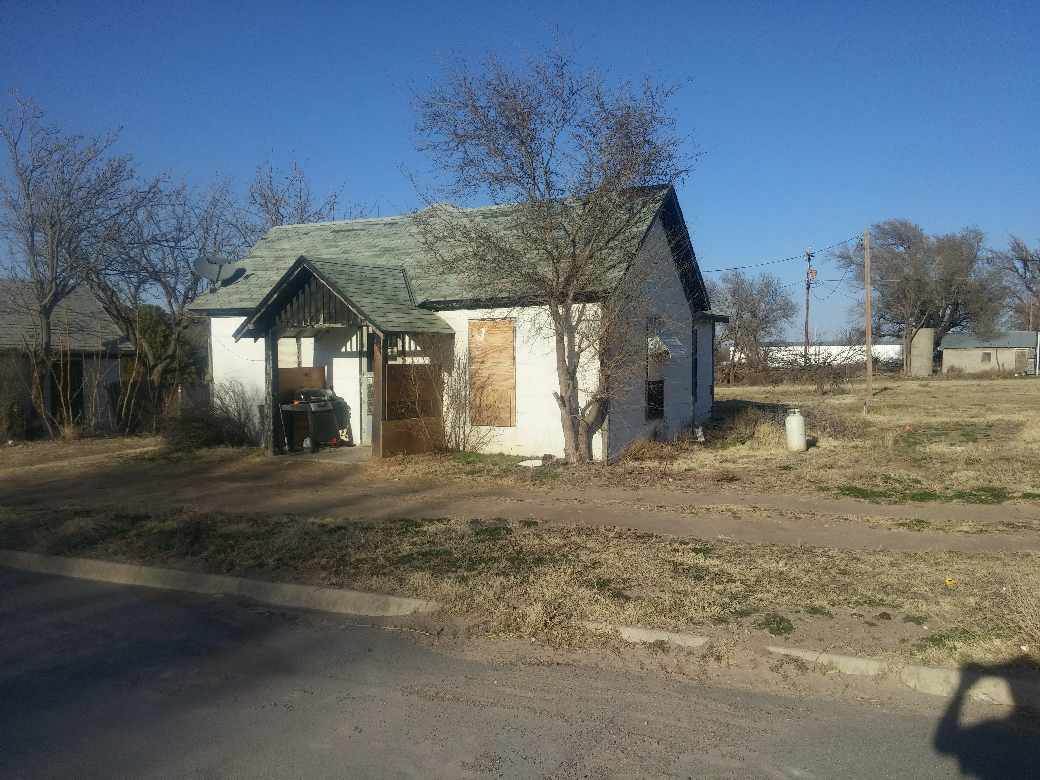 303 Main St, Gage, OK 73843