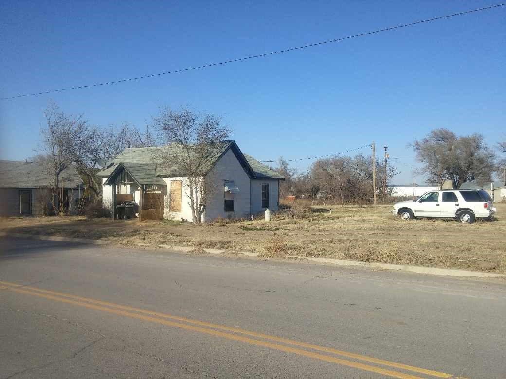 303 Main St, Gage, OK 73843
