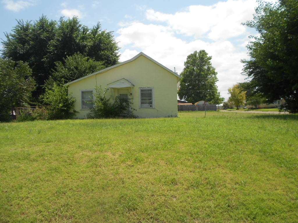 323 Second, Laverne, OK 73848