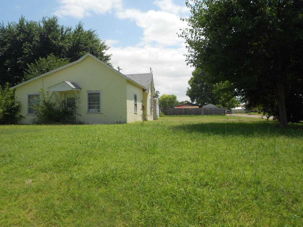 323 Second, Laverne, OK 73848