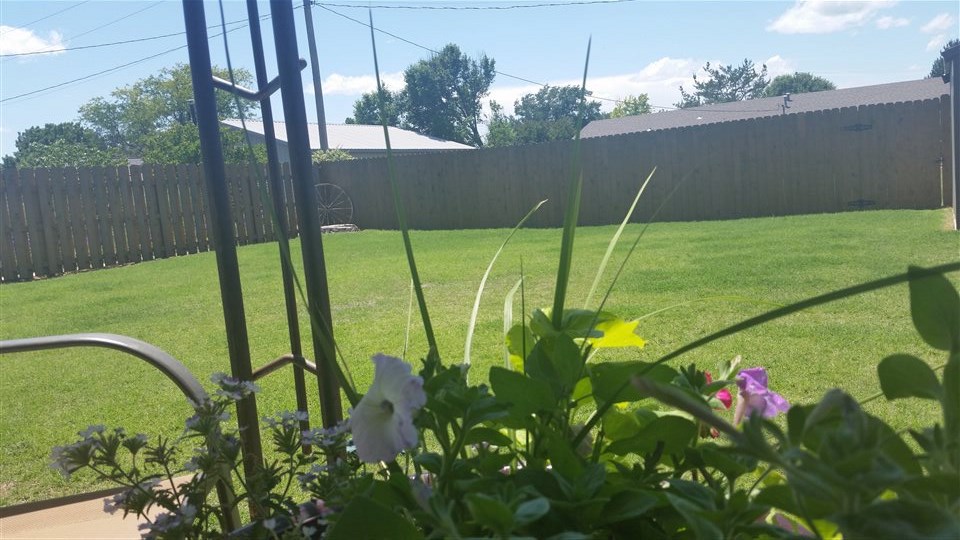806 Texas Dr, Laverne, OK 73848