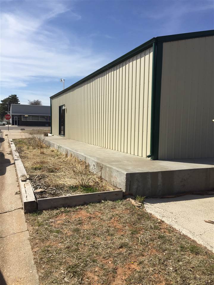 222 Main, Mooreland, OK 73852