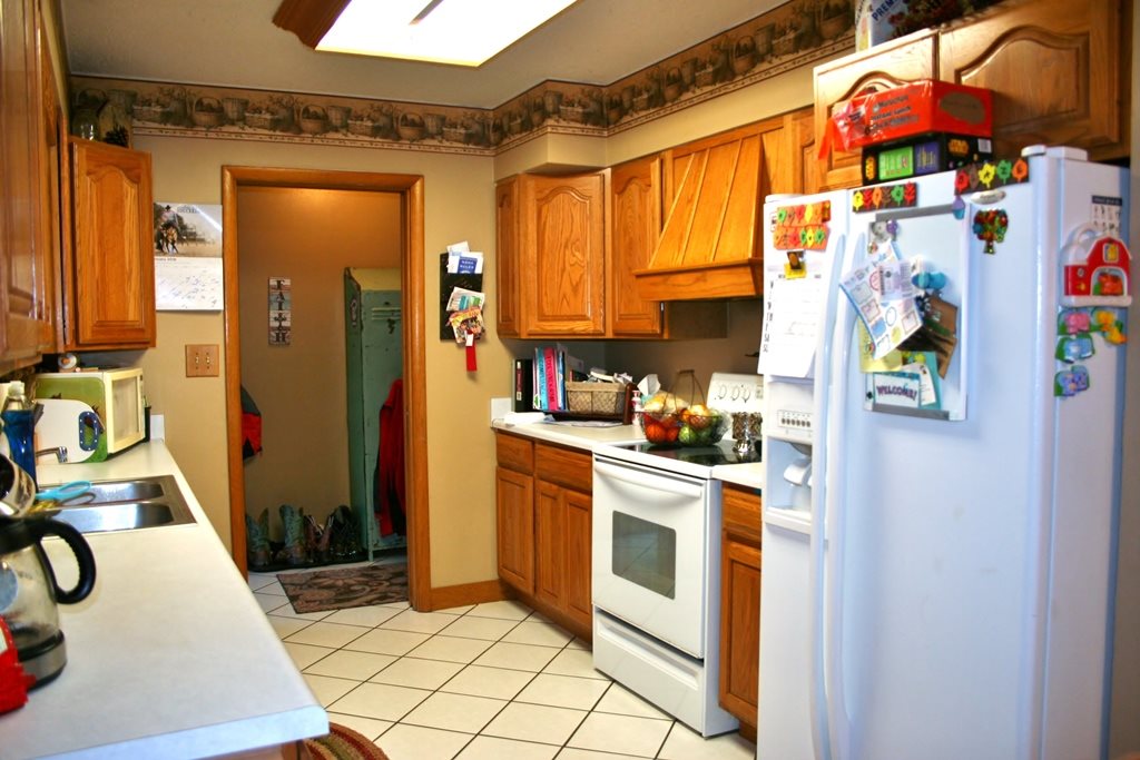 711 Wilkie, Mooreland, OK 73852