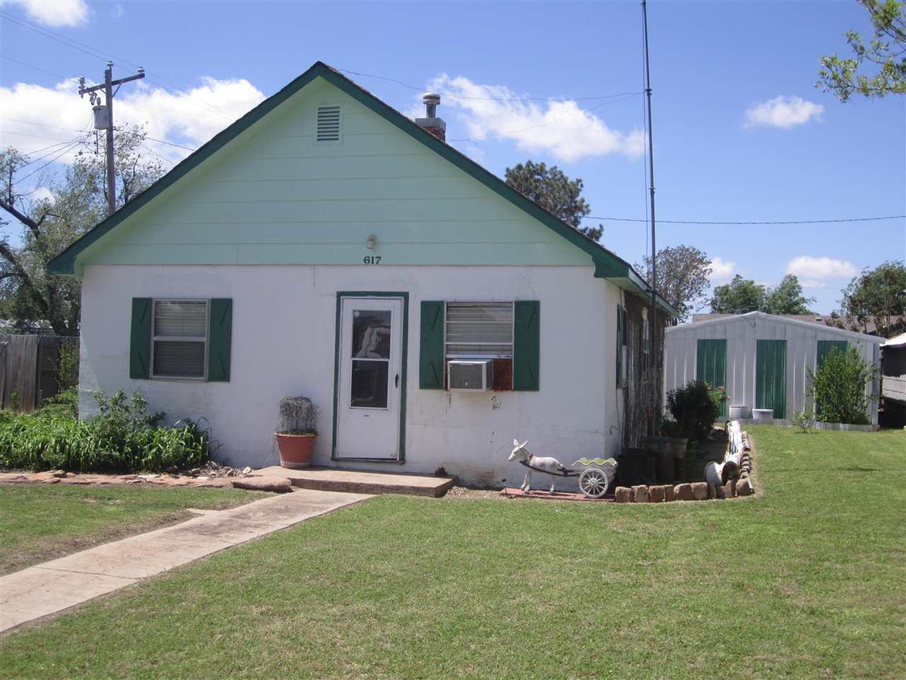 617 Miller, Vici, OK 73859