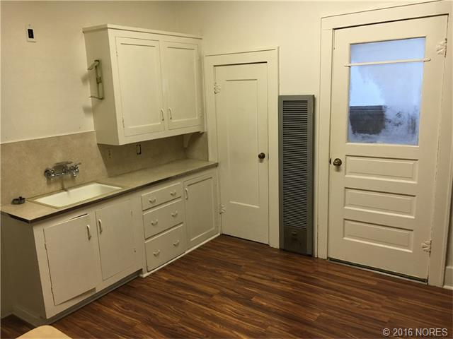 218 S Creek Avenue, Bartlesville, OK 74003
