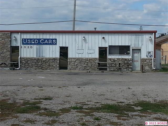 1320 SW Frank Phillips Boulevard, Bartlesville, OK 74003