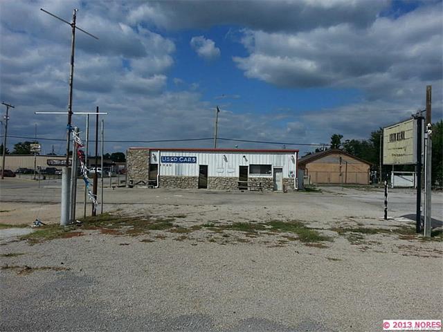 1320 SW Frank Phillips Boulevard, Bartlesville, OK 74003
