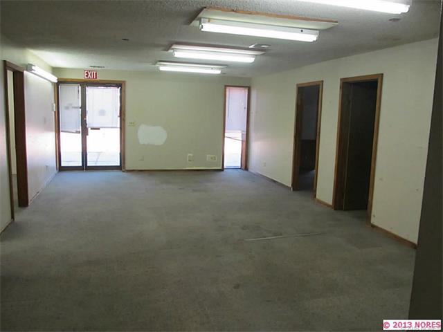 1320 SW Frank Phillips Boulevard, Bartlesville, OK 74003