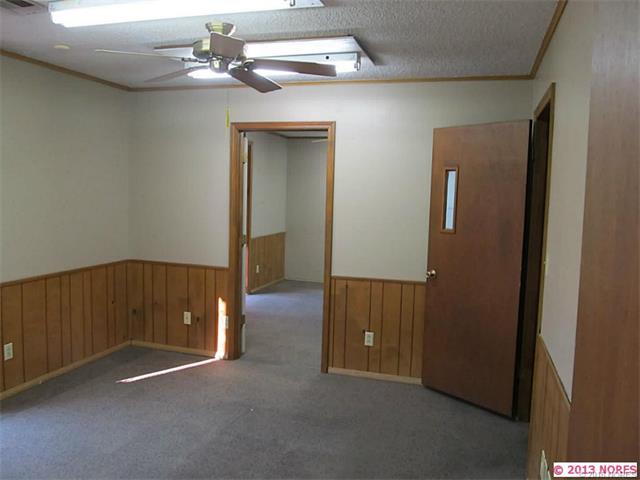 1320 SW Frank Phillips Boulevard, Bartlesville, OK 74003