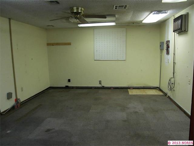 1320 SW Frank Phillips Boulevard, Bartlesville, OK 74003