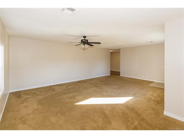 2254 S Dewey Avenue, Bartlesville, OK 74003
