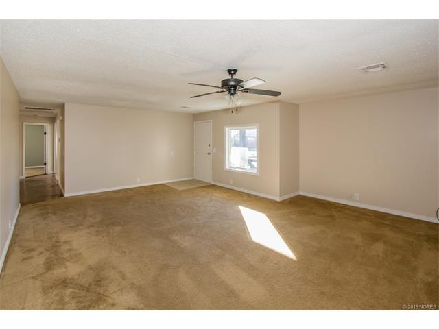 2254 S Dewey Avenue, Bartlesville, OK 74003