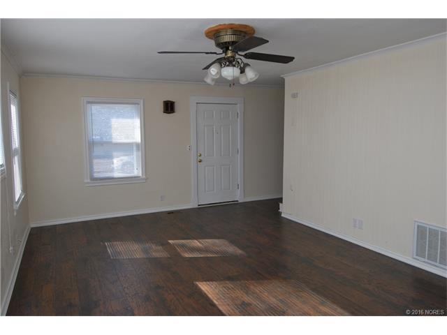 2106 S Dewey Place, Bartlesville, OK 74003