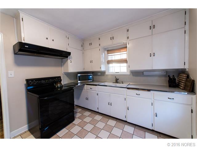 2067 Dewey Avenue, Bartlesville, OK 74003