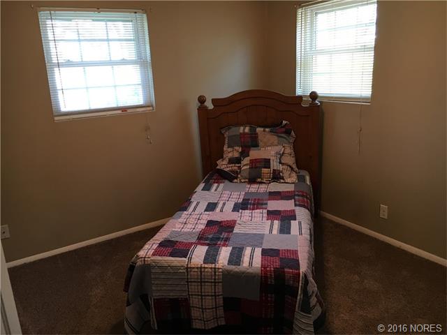 5012 E Frank Phillips Boulevard, Bartlesville, OK 74006