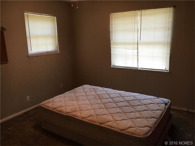 5012 E Frank Phillips Boulevard, Bartlesville, OK 74006