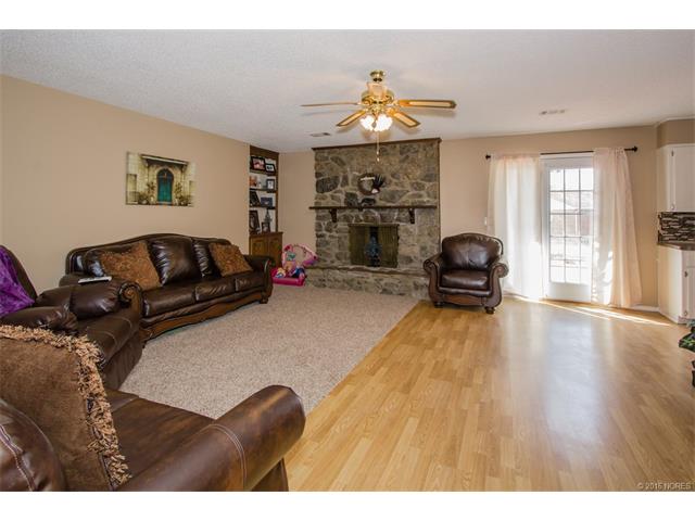 1101 May Lane, Bartlesville, OK 74006