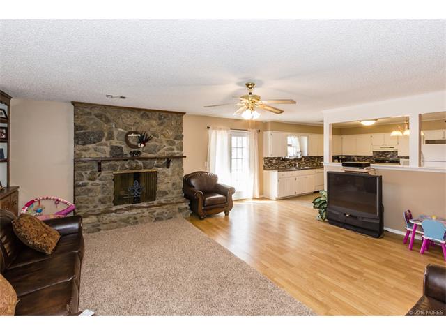 1101 May Lane, Bartlesville, OK 74006