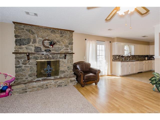 1101 May Lane, Bartlesville, OK 74006